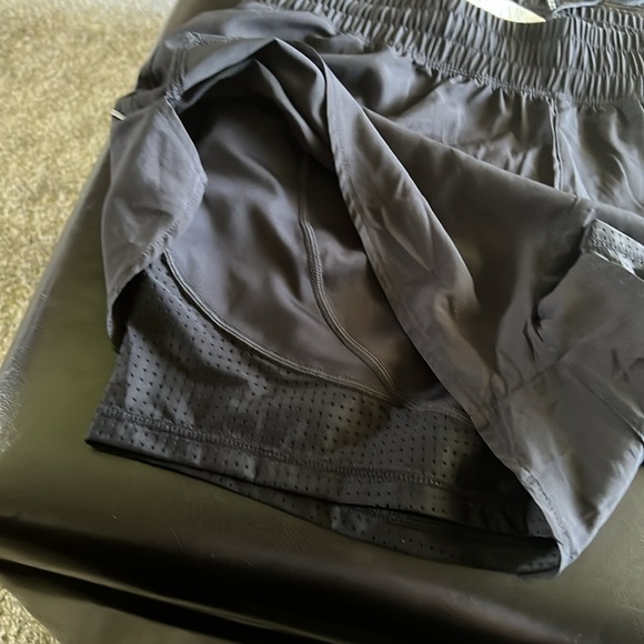 Fabletics athletic shorts - Picture 3 of 5